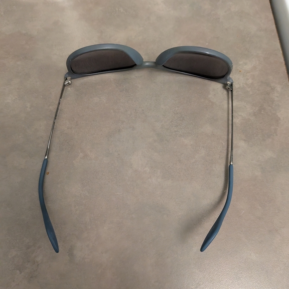 - Ray-Ban Sunglasses - Picture 3 of 7